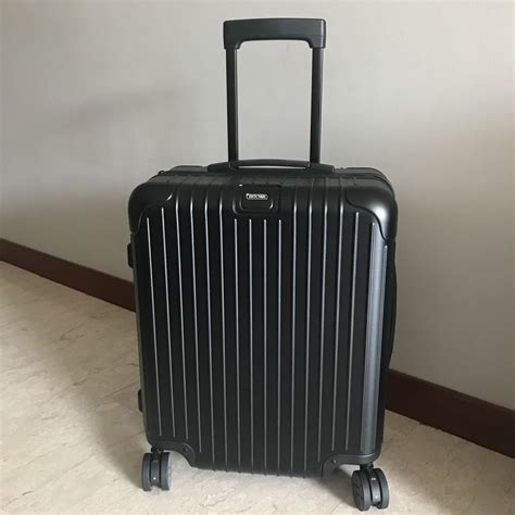 rimowa cabin plus black.